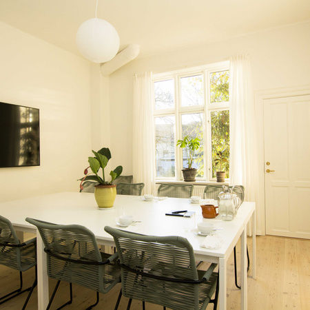 Mindre lokale, "Indblikket"