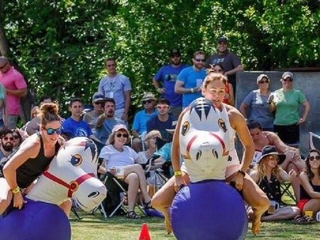 Oppustelige heste - stafet med fart på