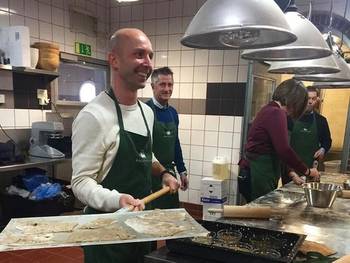 Baka knäckebröd med surdeg