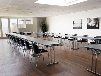 Sixtus Sinatur Hotel & Konference