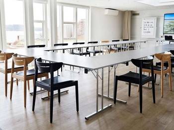 Sixtus Sinatur Hotel & Konference