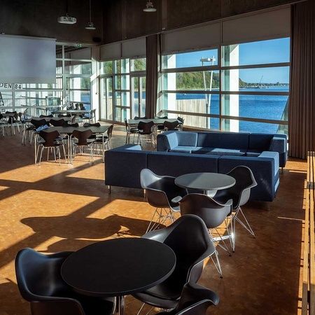 Forsamlingssal + Gæstelounge + Café