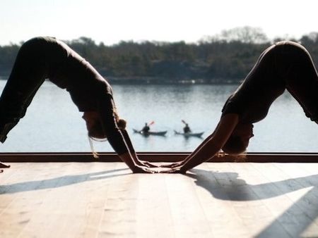 Yoga med havsutsikt