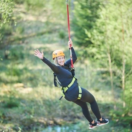 Höghöjdsbana med zipline