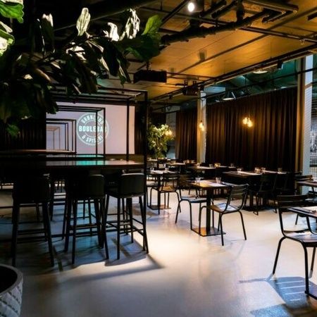 Restaurant, delvis lukket område