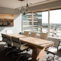 Mötesrum i ljusa omgivningar